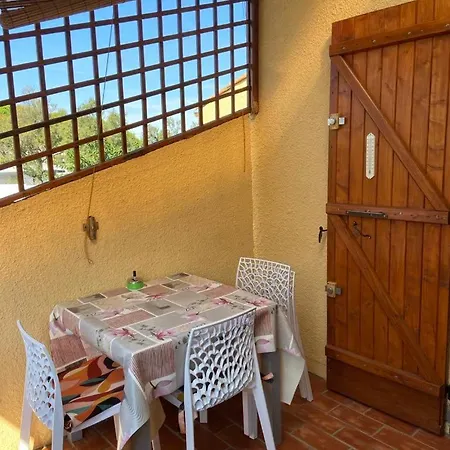 150 M De La Et 200 M Du Port Apartment *
